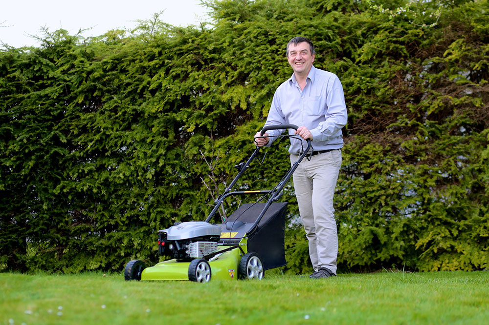 A comprehensive guide to choosing efficient and reliable lawn care services