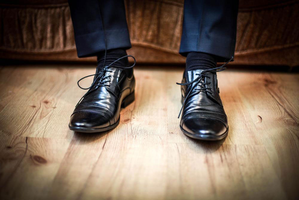 Factors to consider when picking the right restaurant shoes