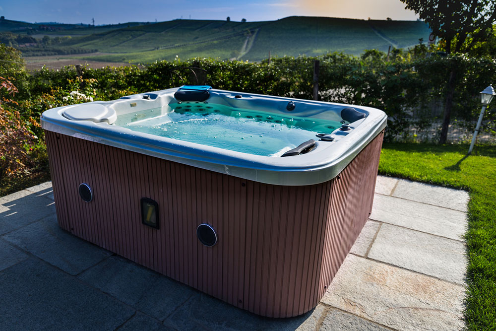 Tips to Buy an Indoor or Outdoor Hot Tub